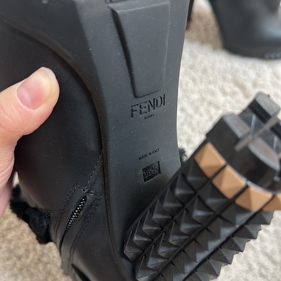 FENDI ANCLE BOOTS SIZE 36.5 BLACK 99% NEW - Picture 4 of 6